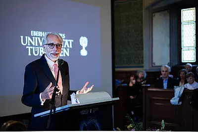 Professor Dr. Martin Roth (1955-2017), bei der Verleihung der Ehrensenatorenwürde durch die Universität Tübingen im Mai 2017. Foto: Universität Tübingen.