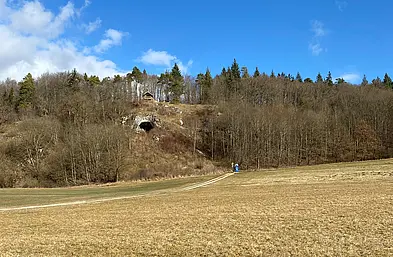Weitere Ausgrabungen fanden in der Bocksteinhöhle im Lonetal statt.