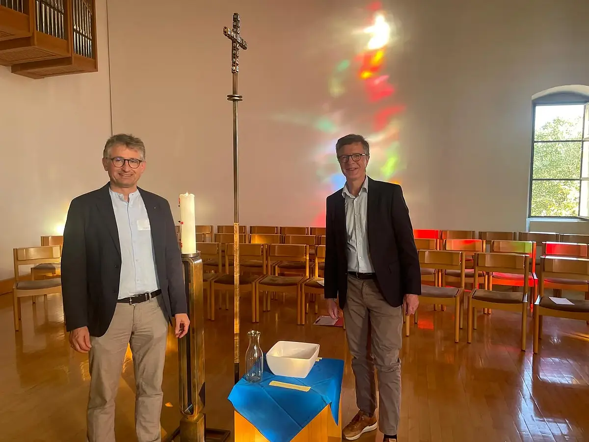 Auf dem Bild ist rechts Herr Winter und links der Diözesanreferent für Liturgie (Jörg Müller) zu sehen 