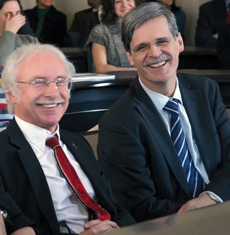 Ein bisschen Wehmut war schon dabei: Rolf Matthes bei seiner offiziellen Verabschiedung im Februar. Rechts im Bild: Rektor Prof. Dr. Bernd Engler. Foto: Julia Klebitz.