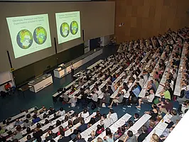 1300 Wissenschaftlerinnen und Wissenschaftler aus 40 Ländern kamen zum 13. Kongress der European Society for Evolutionary Biology (ESEB) nach Tübingen.
