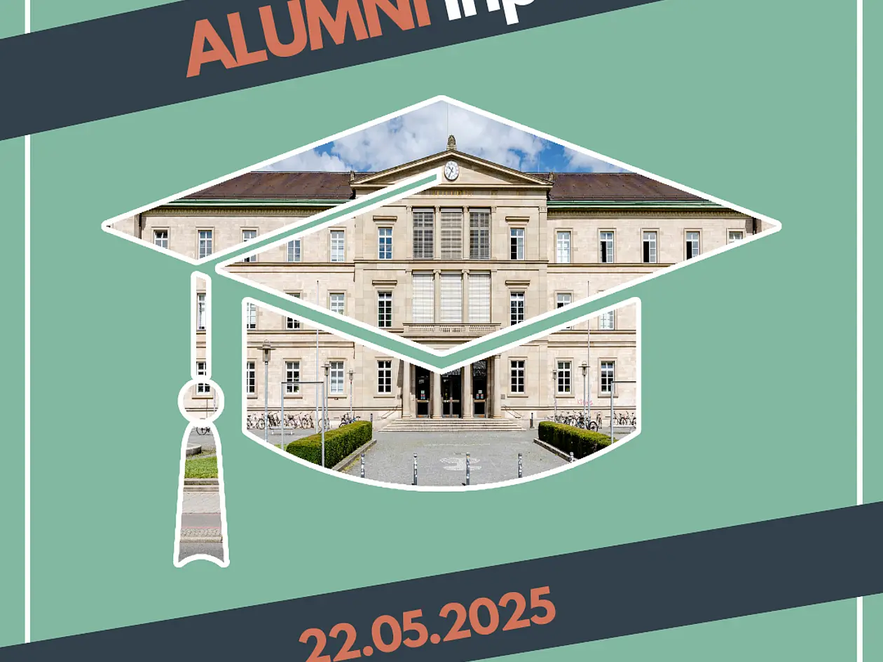 Moderne trifft Tradition: Die neue Aula im Mittelpunkt unseres Alumni-Events! Vor einem mintgrünen Hintergrund hebt sich die Silhouette der Aula ab – gekrönt von der ikonischen Schablone eines Alumni-Huts. Klare Schriftzüge präsentieren die wichtigsten Event-Infos, während das Design eine Verbindung zwischen Vergangenheit und Zukunft schafft.