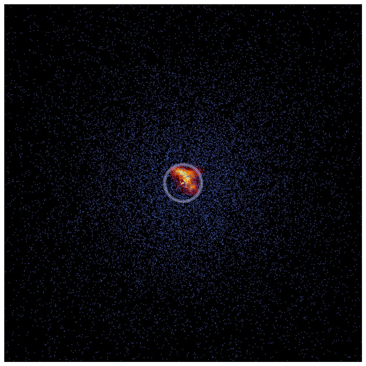 In der Bildmitte der Krebsnebel (gelb-orange), wie er in Röntgenstrahlung mit dem Chandra-Teleskop abgebildet wurde (Daten bereitgestellt von M. C. Weisskopf und J. J. Kolodziejczak). Die blauen Punkte entsprechen den rekonstruierten Richtungen von Gammastrahlungsereignissen, wie sie von den H.E.S.S-Teleskopen gemessen wurden. Der weiße Kreis zeigt die von den H.E.S.S.-Wissenschaftlern aus diesen Daten ermittelte Ausdehnung im Gammalicht. 