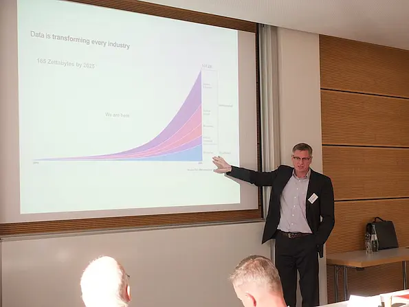 Dr. Wolfgang Maier, IBM, sprach in seinem Festvortrag über „KI-optimierte IBM-Systeme“.