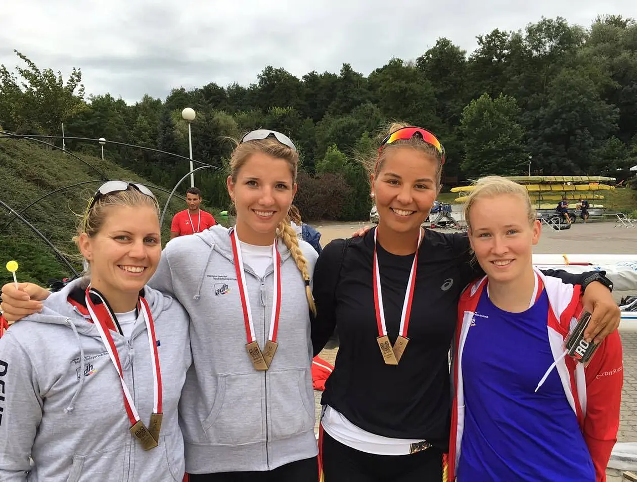 Studentenweltmeisterinnen 2016 im Vierer ohne: Charlotte Reinhardt, Constanze Duell, Clara Redetzki (Uni Tübingen, 2. von rechts) und Friederike Reißig. Foto: Clara Redetzki