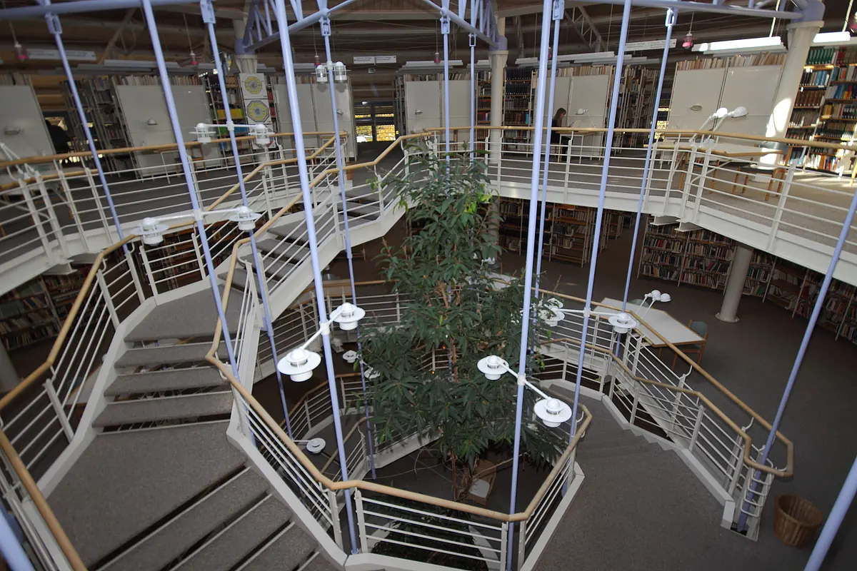 Foto Treppenhaus Bibliothek Theologicum