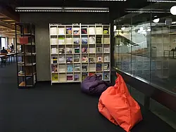 Die renovierte Bereichsbibliothek Naturwissenschaften nach der Wiedereröffnung. Foto: Universitätsbibliothek Tübingen