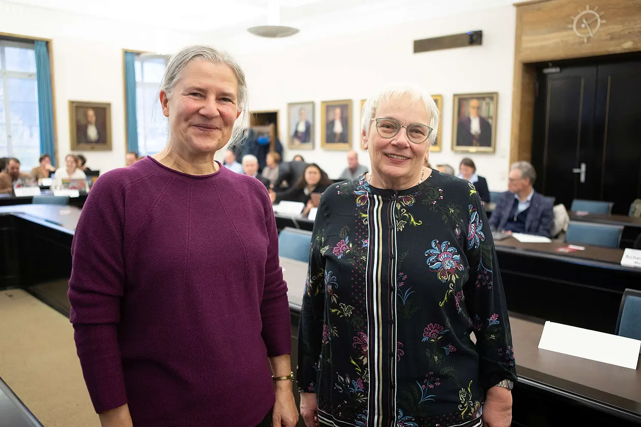 Professorin Ingrid Hotz-Davies (rechts) und Rektorin Professorin Karla Pollmann