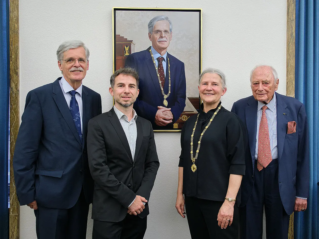 Von links: Altrektor Professor Dr. Bernd Engler, Massimiliano Pironti, Rektorin Professorin Dr. Dr. h.c. (Dōshisha) Karla Pollmann und Professor Dr. h.c. mult. Reinhold Würth.