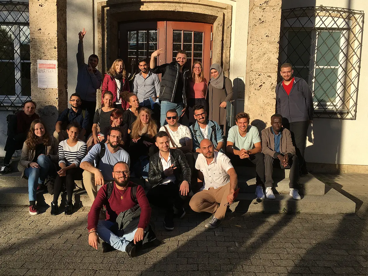 Teilnehmerinnen und Teilnehmer des Refugee Programms 2017/2018. Foto: Mirvat El-Dassouki