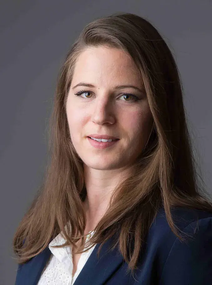 Das Bild zeigt Johanna Kilger, Doktorandin am Seminar für Zeitgeschichte
