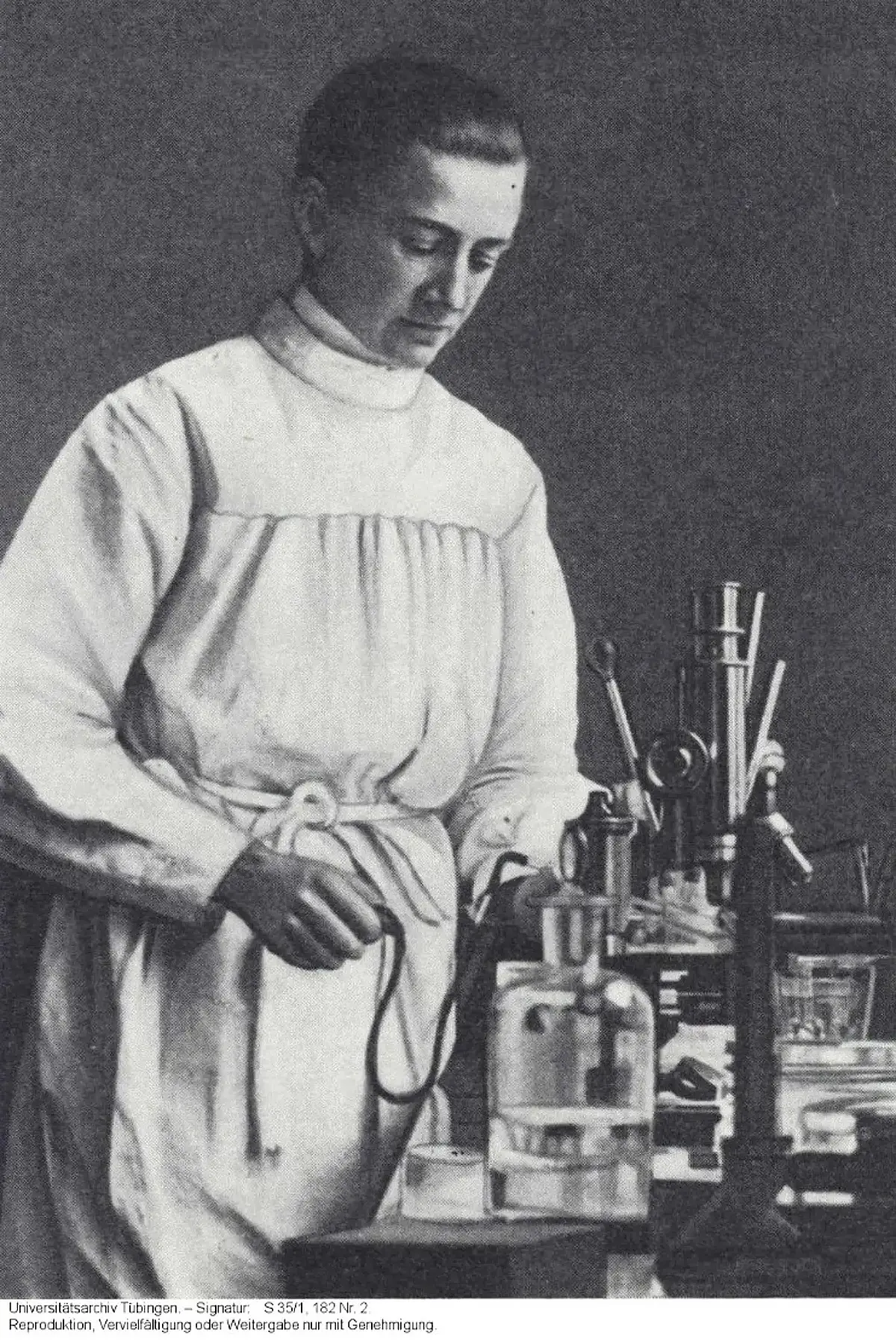 Maria von Linden im Bonner Labor, um 1912