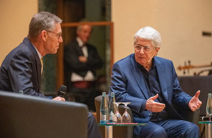 TV-Moderator Frank Elstner im Gespräch mit Professor Dr. Thomas Gasser.
