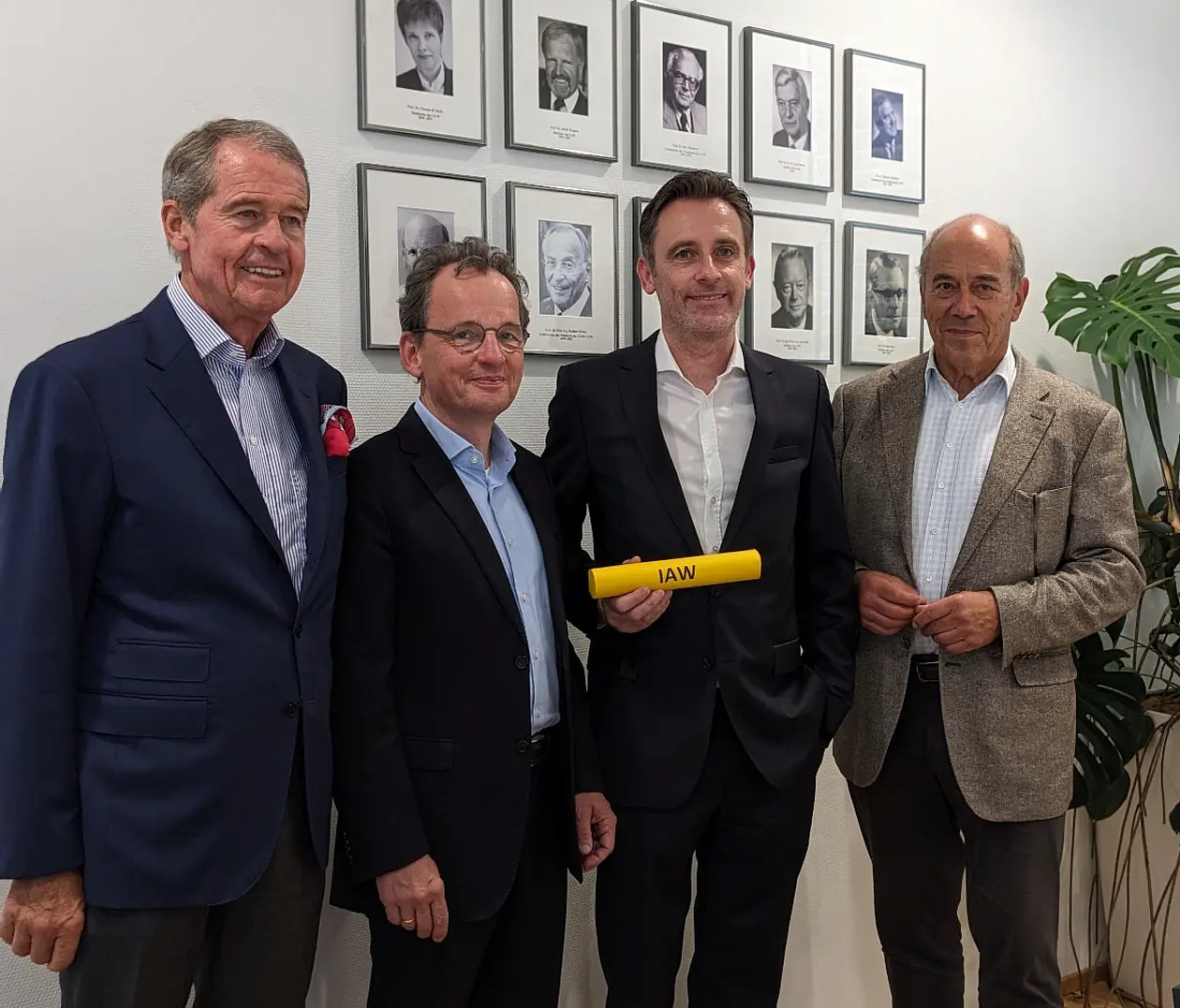 (v.l.n.r.): Eberhard Reiff, stellv. Vorsitzender des Vorstands, Prof. Dr. Bernhard Boockmann, Wiss. Direktor, Prof. Dr. Martin Biewen, neuer Wiss. Direktor, Prof. Dr. Wilhelm Rall, Vorsitzender des IAW-Vorstands.