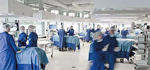 Im Operationssaal des Trainings- und Forschungszentrums für klinische Anatomie. Foto: Anatomisches Institut, Universität Tübingen