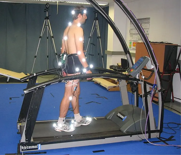 Figure of a person doing excercises while being motion captured