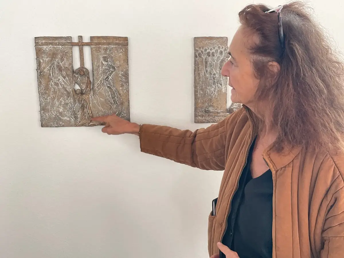 Michaela A. Fischer erklärt ihren Kreuzweg