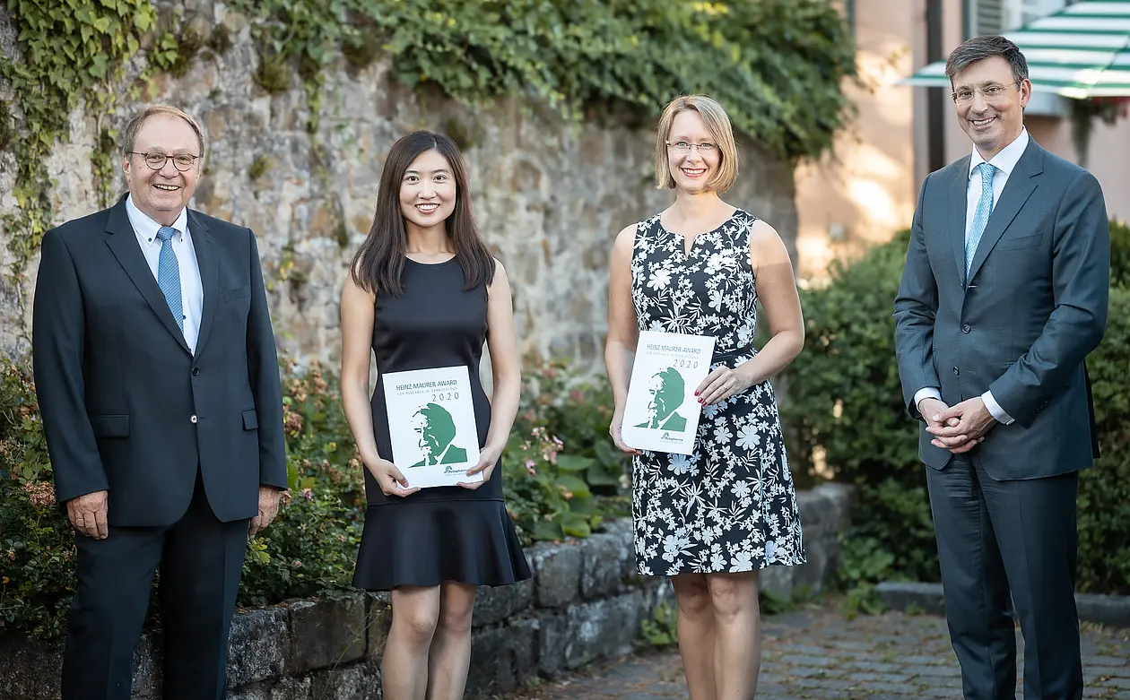 Die Preisurkunden wurden in Tübingen von Dr. Daniel Rothoeft, stellvertretender Vorsitzender der Geschäftsführung von Sebapharma, und dem Jury-Vorsitzenden des Heinz MaurerPreises, Professor Wolfgang Gehring, übergeben.