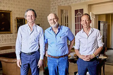 Harald Lesch (Mitte) mit Professor Bernhard Pörksen (links), Institut für Medienwissenschaft, und Marcel Wagner, Leiter des SWR-Studios Tübingen