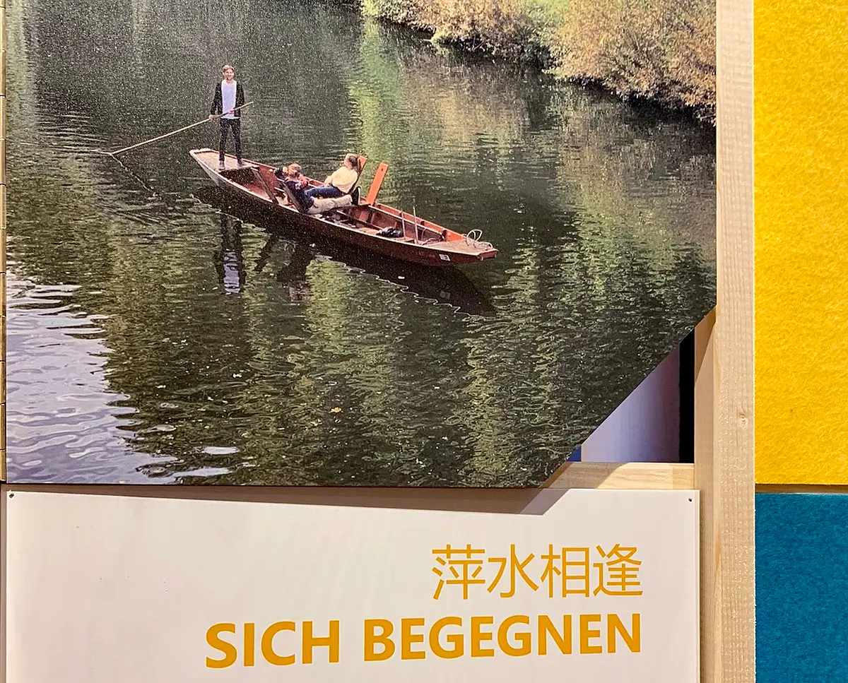 „Bekanntschaft schließen“ setzt sich im Chinesischen aus drei Schriftzeichen zusammen.