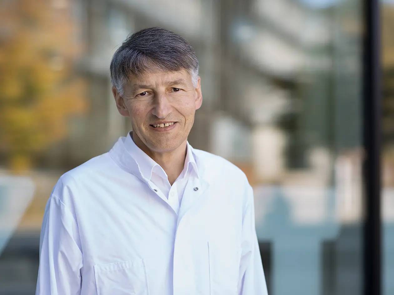Portraitfoto von Professor Dr. Ludger Schöls 