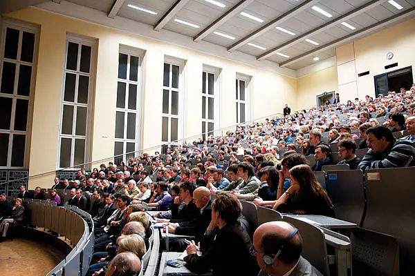Horst Köhler sprach Ende Januar an der Universität Tübingen (oben), der Audimax war dabei gut besucht. Fotos: Jan Münster
