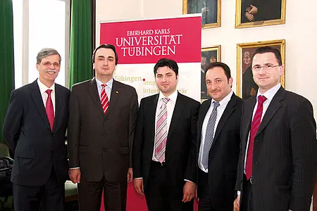 von links: Bernd Engler, Rektor der Universität Tübingen, Erdinç Altuntas, Vorsitzender DITIB-Landesverband Württemberg, Suleyman Tenger, Vorsitzender des Beirats des Tübinger Zentrums, Harun Eksin, Landesverband der islamischen Kulturzentren Baden-W