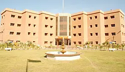 Der „Prof. Wolfgang Voelter Laboratories Complex“ der Universität Karatschi, Pakistan. Fotos: Universität Karatschi 