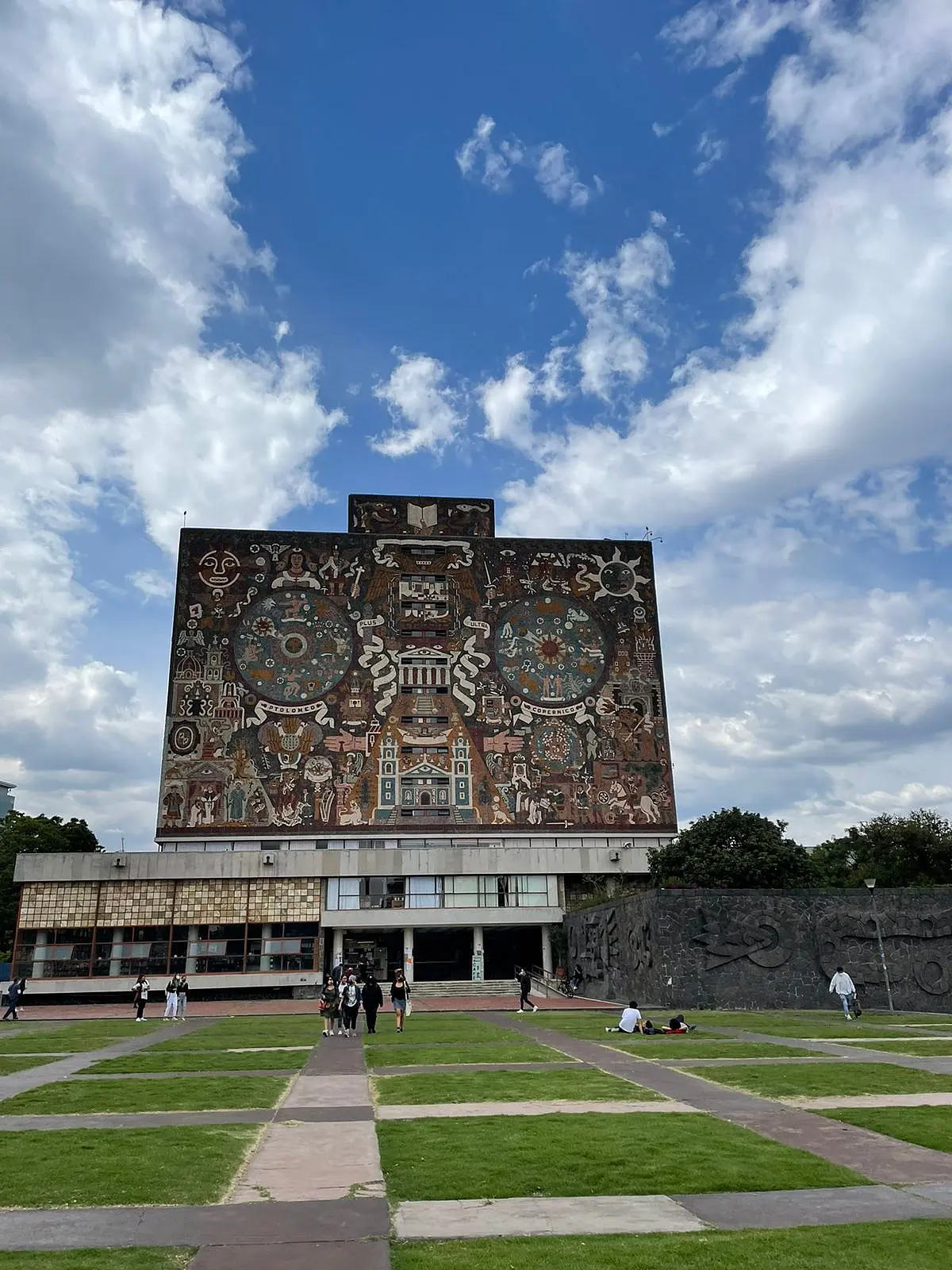Außenansicht Bilbliothek UNAM