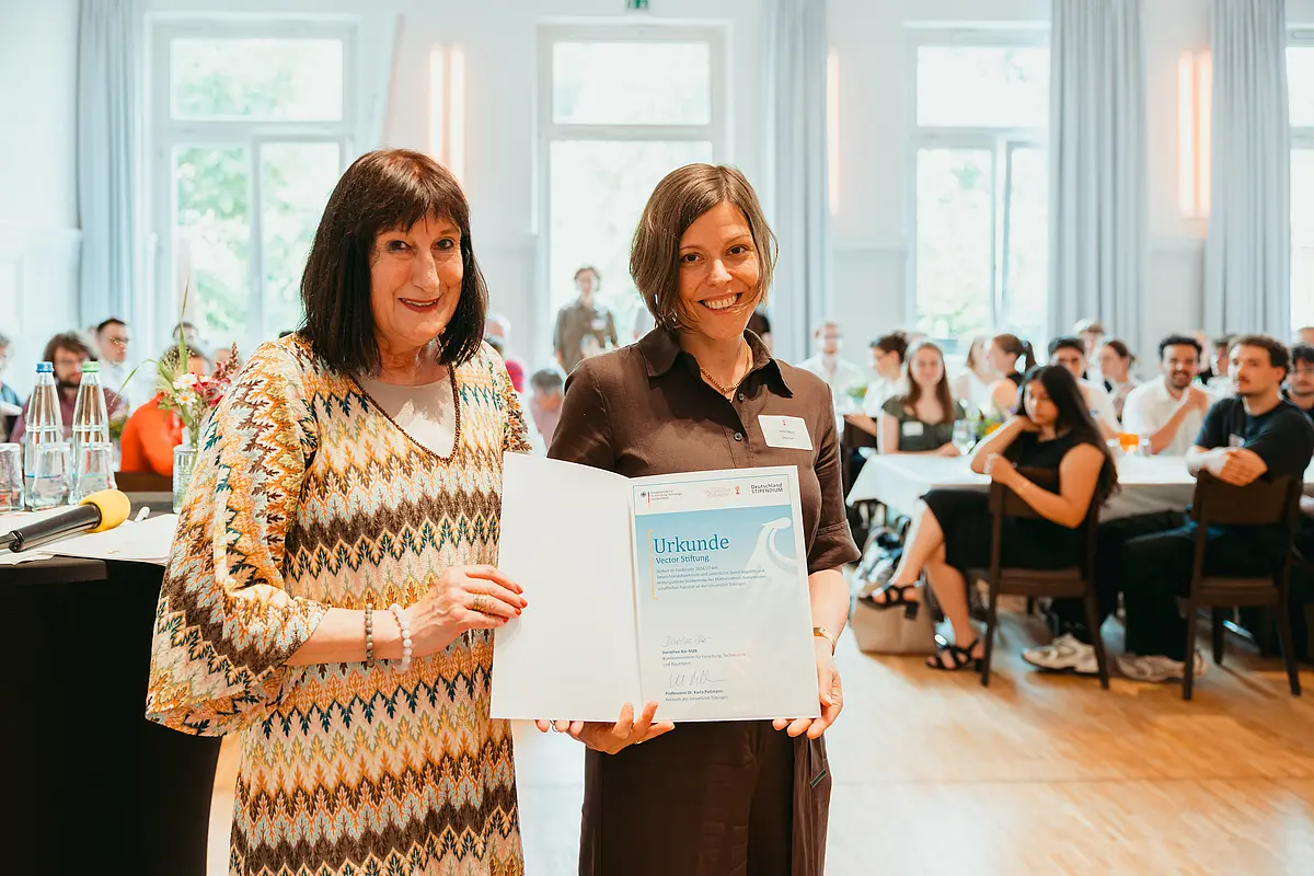 Prof. Dr. Karin Amos, Prorektorin für Lehre und Studium, mit Ulrike Diehl. 