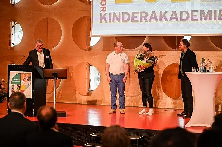 Der Innovationspreis in der Kategorie „Zukunftsprojekt“ geht an die Hector Kinderakademie Tübingen.