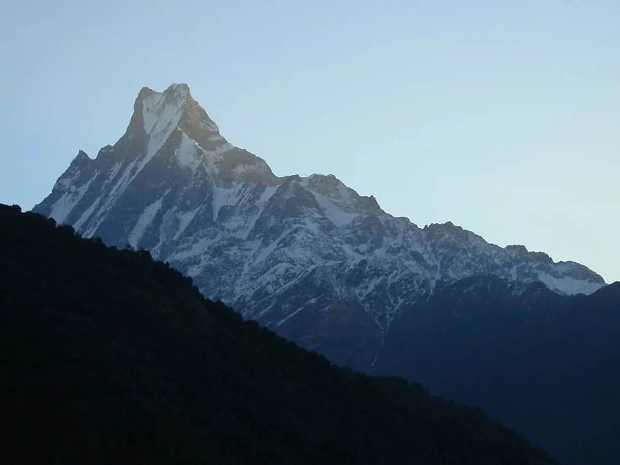Der heilige Berg Machhapuchhre von Ghandruk im Himalaja in Zentral-Nepal aus gesehen
