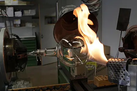 Glasbläserei an der Mathematisch-Naturwissenschaftlichen Fakultät. Foto: Friedhelm Albrecht, Universität Tübingen