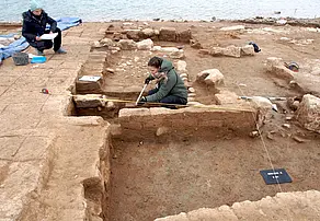 Die ausgegrabenen großen Gebäude aus der Mittani-Zeit werden vermessen und archäologisch dokumentiert 