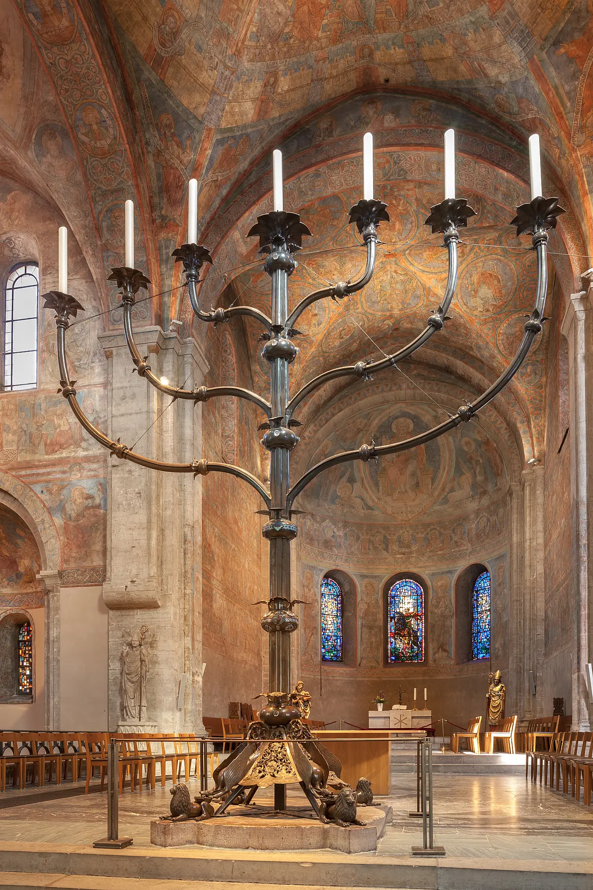 Siebenarmiger Leuchter, drittes Viertel 12. Jahrhundert. Braunschweig, ehem. Stiftskirche St. Blasius