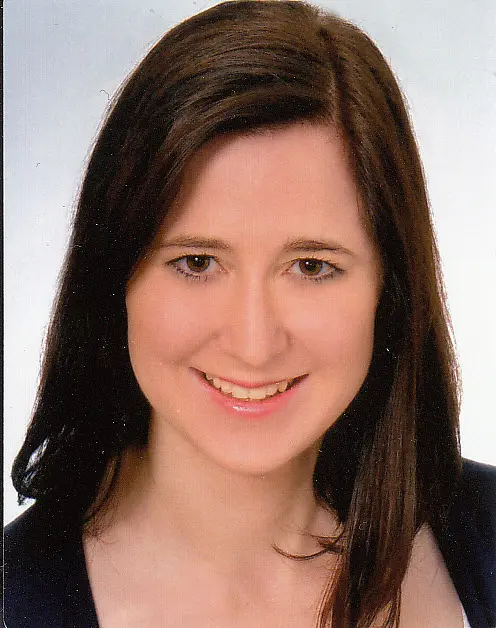 Das Bild zeigt Agnès Vollmer, Doktorandin am Seminar für Zeitgeschichte