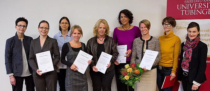 Professorin Dr. Ulrike Ernemann (ganz links), Gleichstellungsbeauftragte der Medizinischen Fakultät, mit den diesjährigen TÜFF-Stipendiatinnen (daneben, von links nach rechts): Dr. Franziska Eckert, Dr. Monika Schütz, Dr. Kathrin Brockmann, Dr. Annett