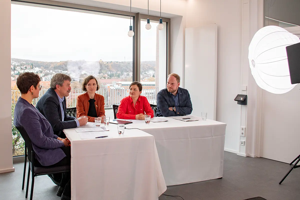Die Forschenden während der Pressekonferenz.