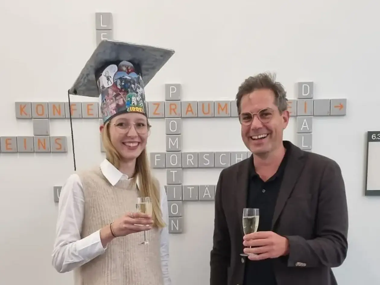 Feier einer erfolgreichen Dissertationsverteidigung im Rahmen des LEAD Graduate School & Research Network