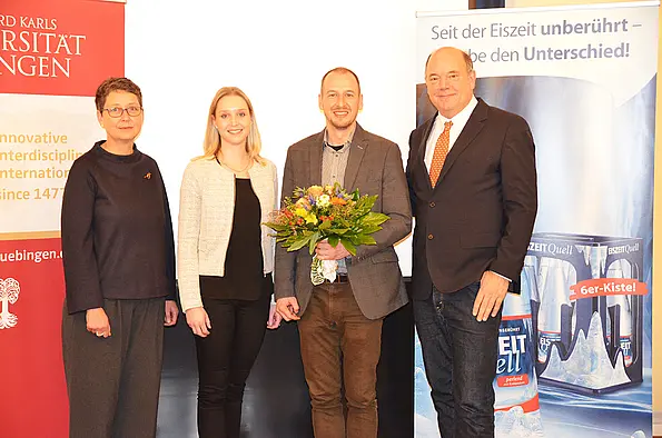 von links nach rechts: Miriam Haidle (Universität Tübingen), Bettina Class (Romina Mineralbrunnen GmbH), Andrew C. Sorensen, (University of Leiden), Nicholas J. Conard (Universität Tübingen)