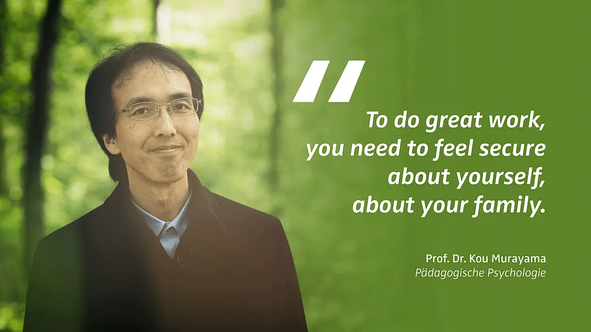 Portrait von Professor Kou Murayama mit Zitat: "To do great work, you need to feel secure about yourself, about your family."