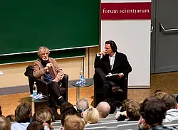 Humberto Maturana im Gespräch mit Professor Dr. Bernhard Pörksen. Foto: Friedhelm Albrecht/Universität Tübingen