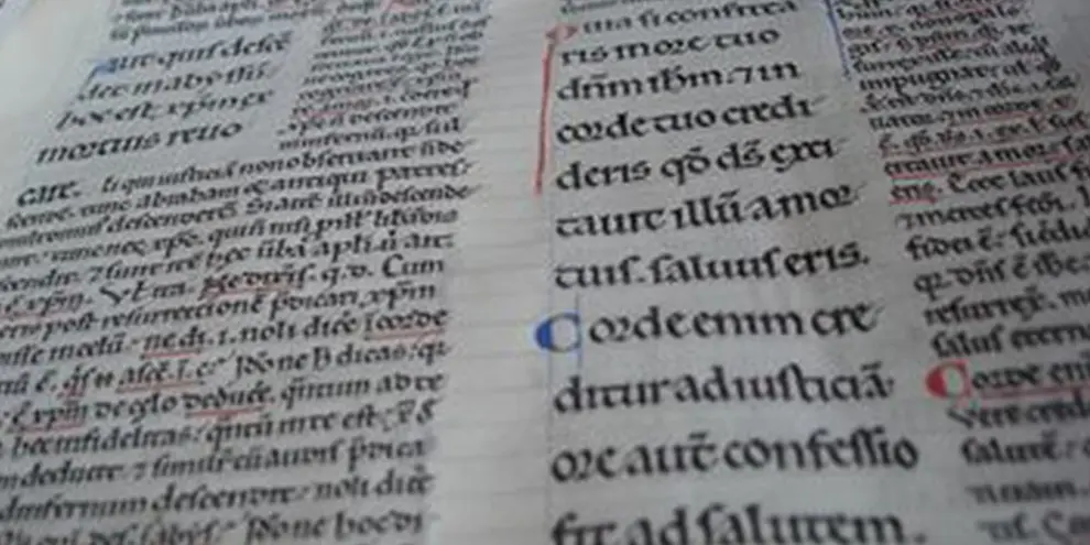 Abgebildet ist eine lateinische Handschrift.