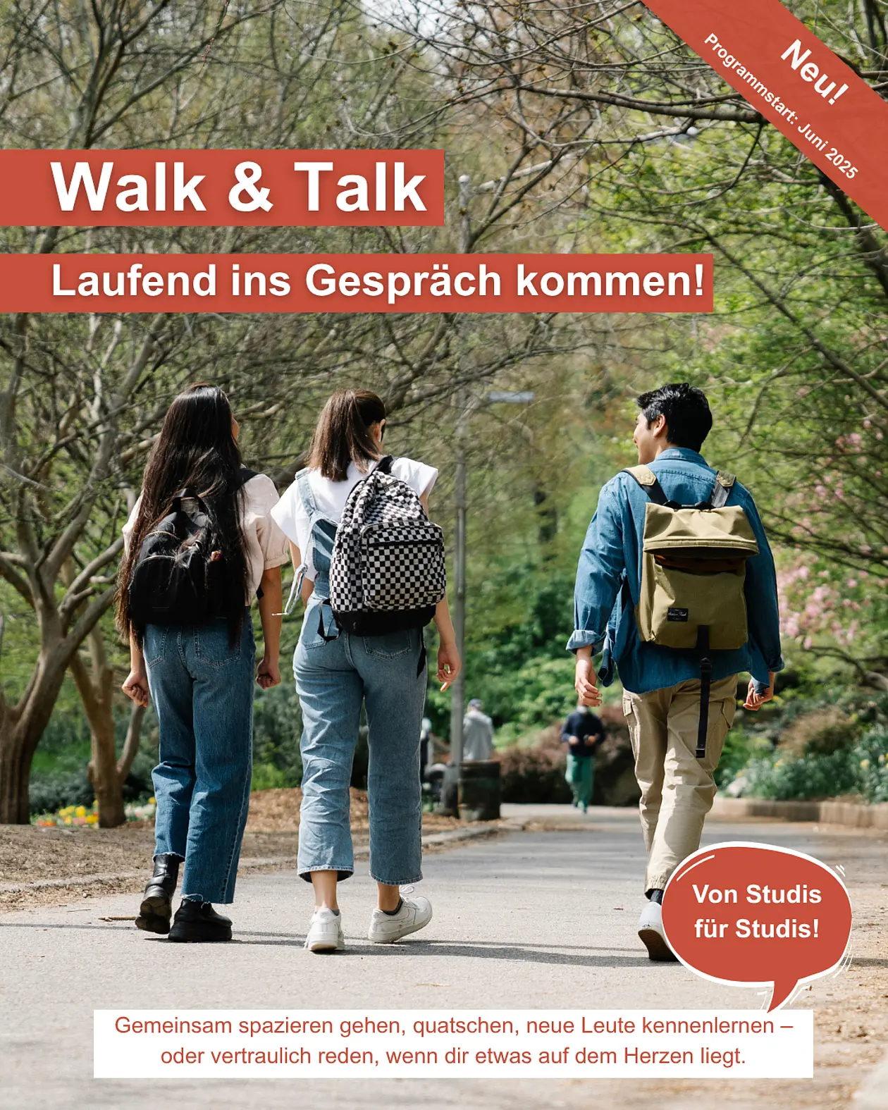 Studierende beim Spazieren