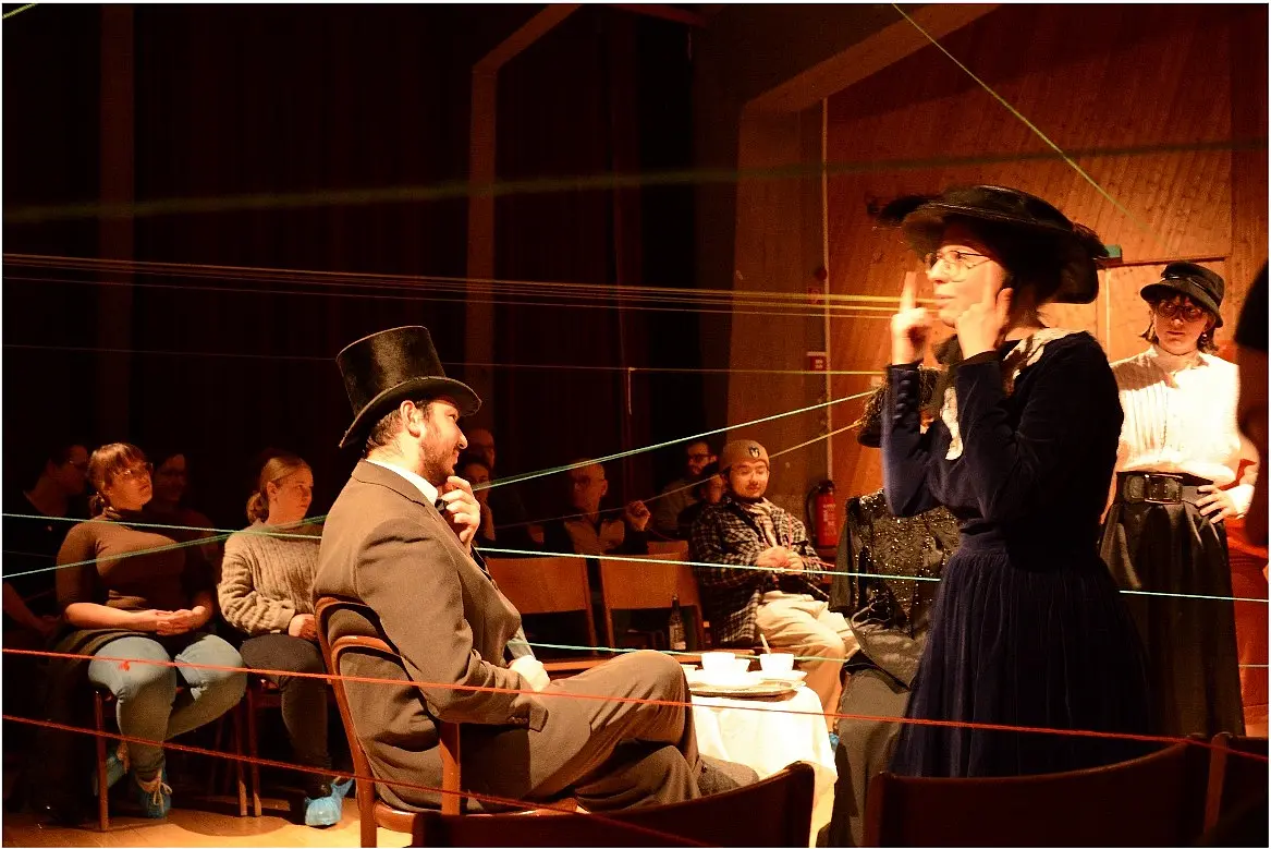 Aufführung des Theaterstücks „Drawing Lines – Vom Kampf um gleiche Rechte“