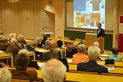 Professor Dr. Peter Gratwohl hielt den Festvortrag zum Thema „Sauberes Wasser – eine bedrohte Ressource?“.