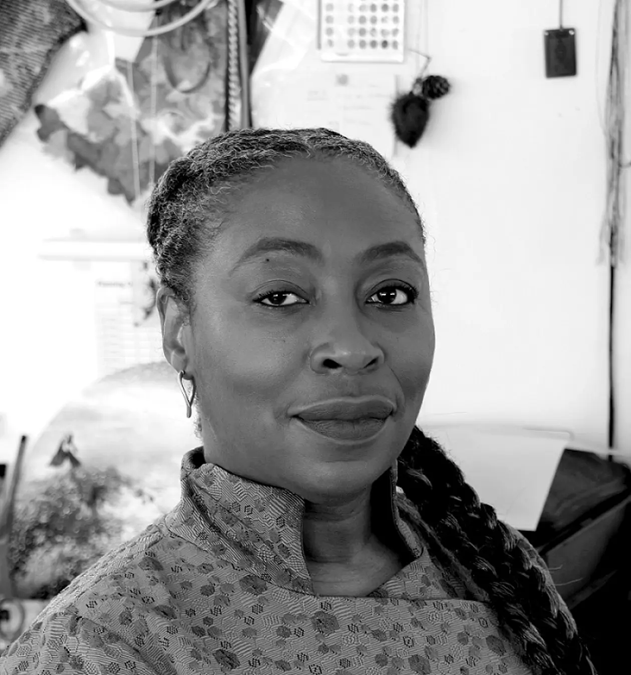Portraitfoto in schwarz-weiß von Otobong Nkanga