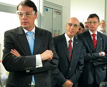 Einweihung des sanierten A-Gebäudes auf der Morgenstelle (von links nach rechts): Klaus Tappeser (Ministerialdirektor im Ministerium für Wissenschaft, Forschung und Kunst Baden-Württemberg), Professor Dr. Wolfgang Rosenstiel (Dekan der Mathematisch-Nat