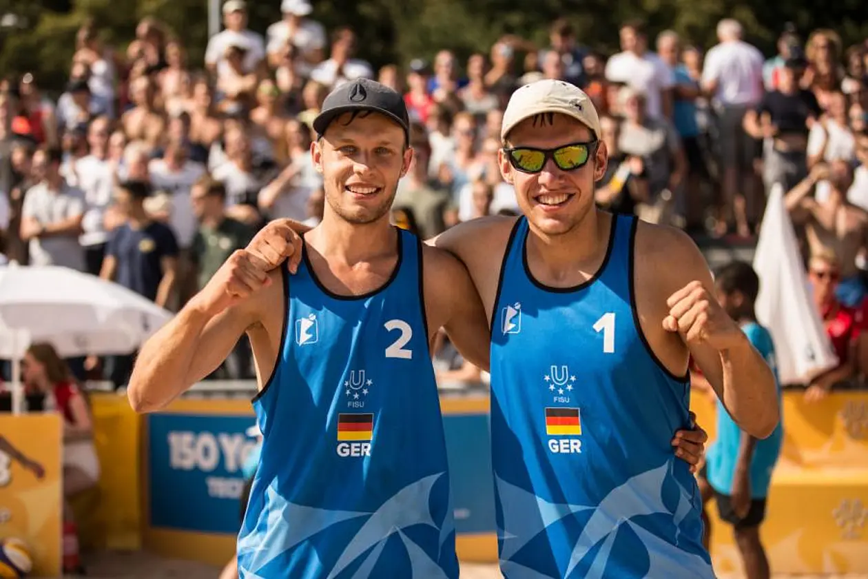 Studenten-Weltmeister im Beachvolleyball: Dan John (rechts) mit seinem Partner Eric Stadie. Foto: Andre Goerschel