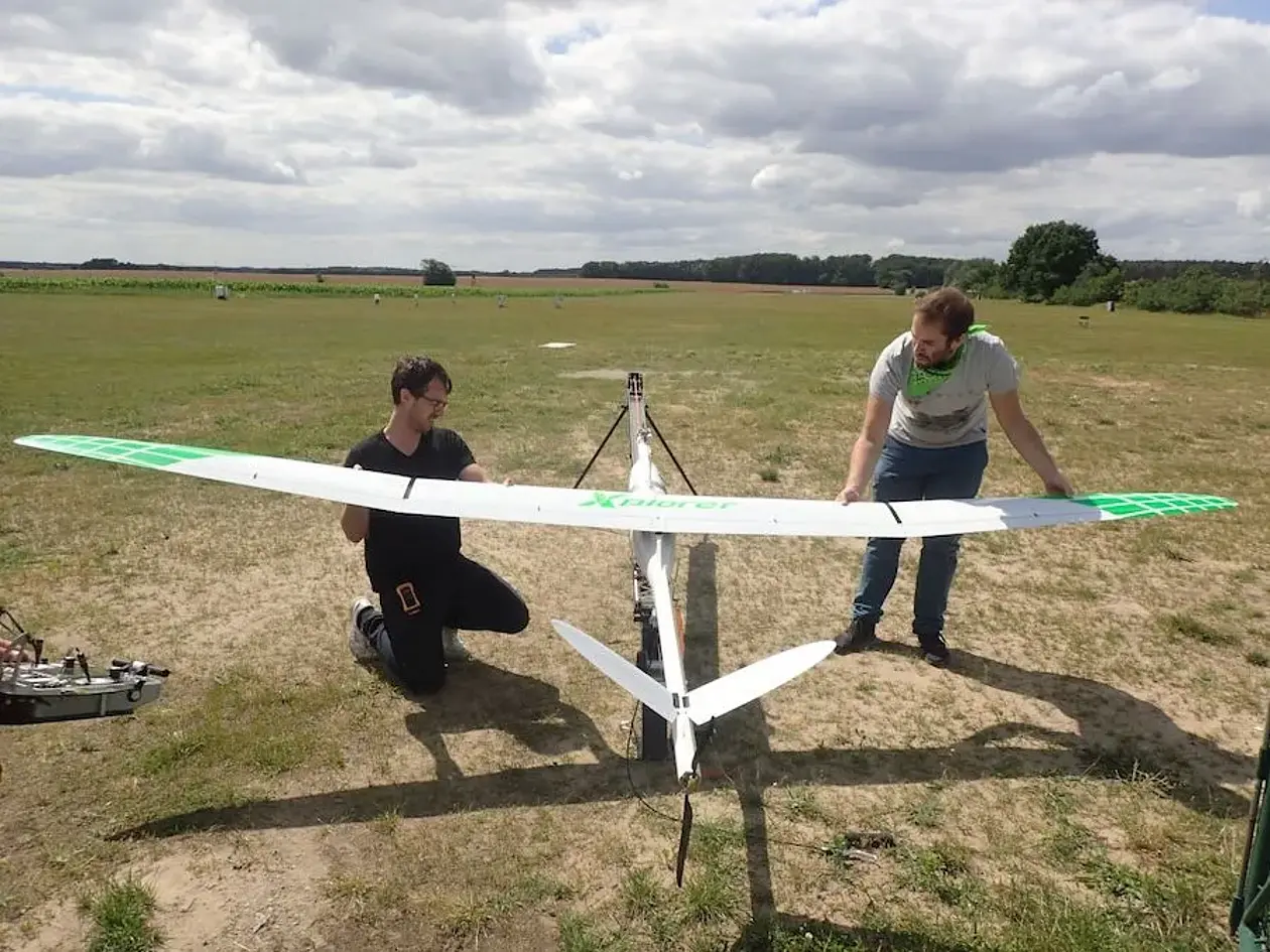 Startvorbereitungen für das unbemannte Messflugzeug MASC der Universität Tübingen auf dem Messfeld Falkenberg 